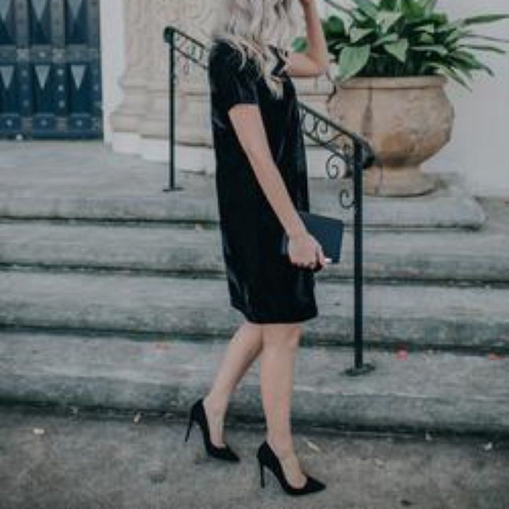 ✨ LALA BLACK VELVET DRESS✨ - Picture 5 of 5